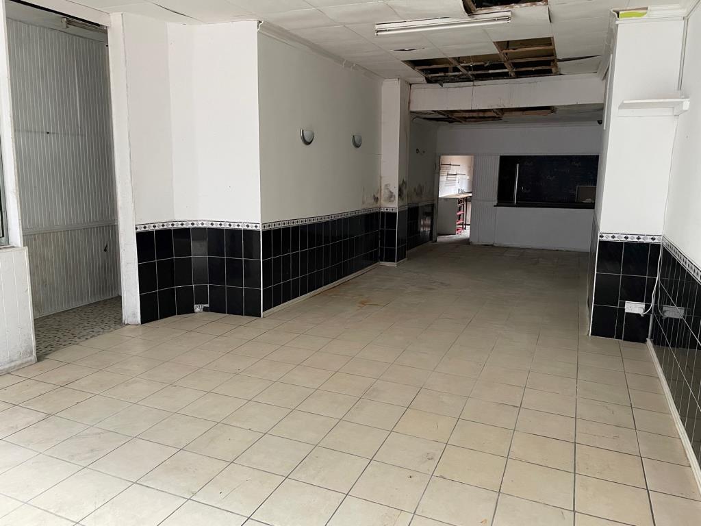 Lot: 172 - FORMER RESTAURANT AND UPPER PARTS WITH POTENTIAL - Ground floor former restaurant area